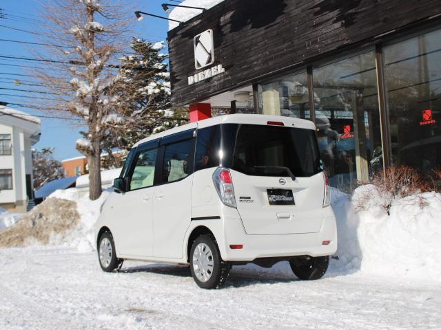 デイズルークス Ｘ　４ＷＤ　パワースライドア　エマージェンシーブレーキ　ＳＤナビ　フルセグＴＶ　バックカメラ　アラウンドビューモニター　Ｂｌｕｅｔｏｏｔｈ　ＵＳＢ・ｉＰｈｏｎｅ接続　スマートキー２個　エンジンスターター（8枚目）