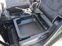 助手席の座席したにも、収納スペースがあり、とても便利です♪