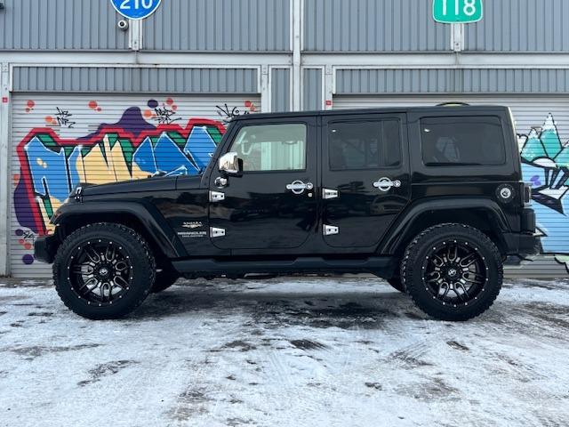 ジープ・ラングラーアンリミテッド サハラ　４ＷＤ　ディーラー車　ナビ　地デジ　サイドカメラ　バックカメラ　オーバーフェンダー　ホイール２０インチ　タイヤ３３×１２．５Ｒ２０　メッキパーツ（5枚目）