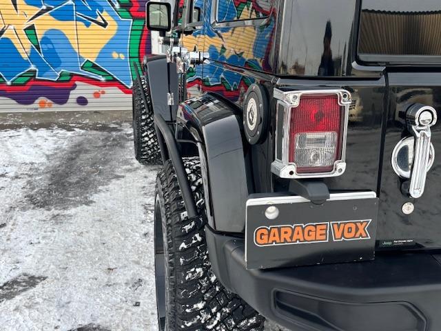 ジープ・ラングラーアンリミテッド サハラ　４ＷＤ　ディーラー車　ナビ　地デジ　サイドカメラ　バックカメラ　オーバーフェンダー　ホイール２０インチ　タイヤ３３×１２．５Ｒ２０　メッキパーツ（10枚目）