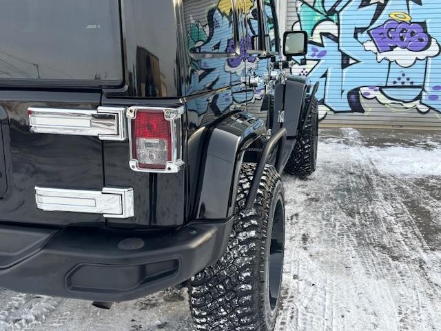 ジープ・ラングラーアンリミテッド サハラ　４ＷＤ　ディーラー車　ナビ　地デジ　サイドカメラ　バックカメラ　オーバーフェンダー　ホイール２０インチ　タイヤ３３×１２．５Ｒ２０　メッキパーツ（11枚目）