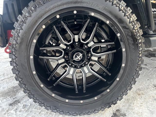 ジープ・ラングラーアンリミテッド サハラ　４ＷＤ　ディーラー車　ナビ　地デジ　サイドカメラ　バックカメラ　オーバーフェンダー　ホイール２０インチ　タイヤ３３×１２．５Ｒ２０　メッキパーツ（12枚目）