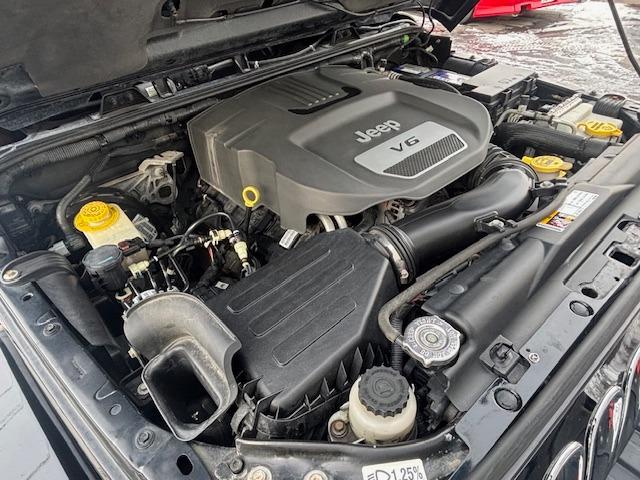 ジープ・ラングラーアンリミテッド サハラ　４ＷＤ　ディーラー車　ナビ　地デジ　サイドカメラ　バックカメラ　オーバーフェンダー　ホイール２０インチ　タイヤ３３×１２．５Ｒ２０　メッキパーツ（14枚目）