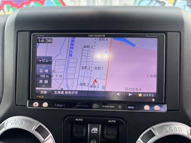 ジープ・ラングラーアンリミテッド サハラ　４ＷＤ　ディーラー車　ナビ　地デジ　サイドカメラ　バックカメラ　オーバーフェンダー　ホイール２０インチ　タイヤ３３×１２．５Ｒ２０　メッキパーツ（18枚目）