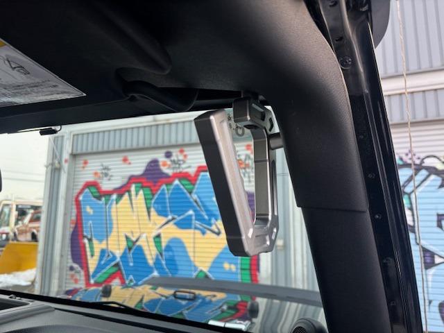 ジープ・ラングラーアンリミテッド サハラ　４ＷＤ　ディーラー車　ナビ　地デジ　サイドカメラ　バックカメラ　オーバーフェンダー　ホイール２０インチ　タイヤ３３×１２．５Ｒ２０　メッキパーツ（22枚目）