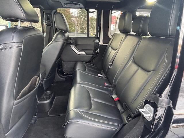 ジープ・ラングラーアンリミテッド サハラ　４ＷＤ　ディーラー車　ナビ　地デジ　サイドカメラ　バックカメラ　オーバーフェンダー　ホイール２０インチ　タイヤ３３×１２．５Ｒ２０　メッキパーツ（30枚目）