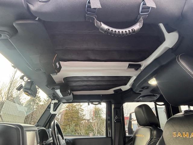 ジープ・ラングラーアンリミテッド サハラ　４ＷＤ　ディーラー車　ナビ　地デジ　サイドカメラ　バックカメラ　オーバーフェンダー　ホイール２０インチ　タイヤ３３×１２．５Ｒ２０　メッキパーツ（35枚目）