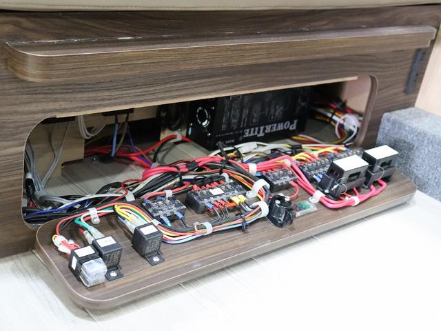 カムロード 　キャンピング　コルドバンクス　４ＷＤ　ベバストＦＦヒーター　３個バッテリー　ＤＣ冷蔵庫　インバーター１５００Ｗ　ルーフベント　家庭用エアコン　サイドオーニング　手動ステップ　給排水タンク　リアラダー（35枚目）
