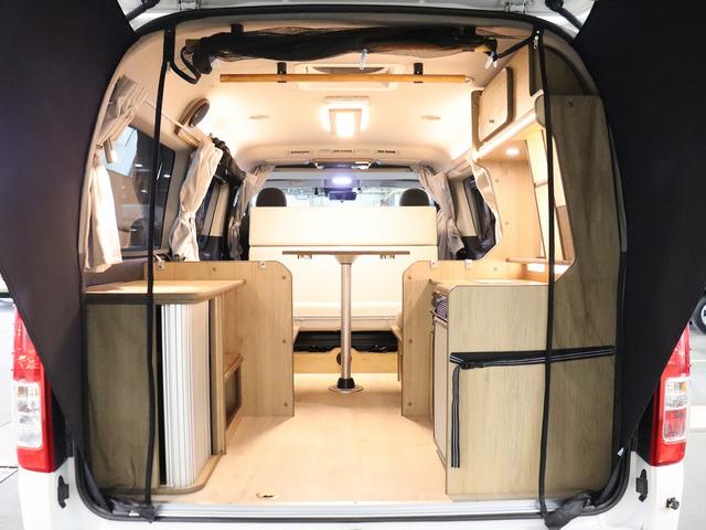 ハイエースワゴン 　キャンピング　ＦＯＣＳ　ＤＳ－Ｆ　４ＷＤ　ベバストＦＦヒーター　ツインサブバッテリー　インバーター１５００Ｗ　エンゲルＤＣ冷蔵庫　ＭＡＸＦＡＮ　フリップＤモニター　ナビ切替　ナビ連動　純正エンスタ（2枚目）