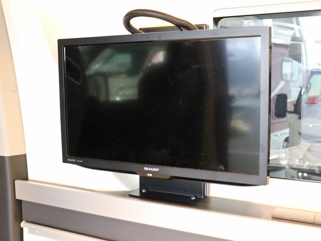 ハイエースバン 　キャンピング　バーデングランデ　４ＷＤ　ＦＦヒーター　家庭用ＡＣ　トリプルサブ　インバーター１５００Ｗ　エアロソーラー　ＭＡＸＦＡＮ　電子レンジ　縦型ＤＣ冷蔵庫　　社外前後ショックリアスタビ　グランデ（17枚目）