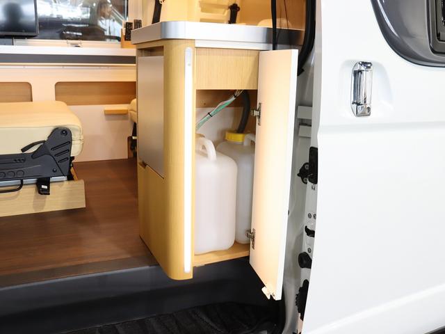 ハイエースバン 　キャンピング　バーデングランデ　４ＷＤ　ＦＦヒーター　家庭用ＡＣ　トリプルサブ　インバーター１５００Ｗ　エアロソーラー　ＭＡＸＦＡＮ　電子レンジ　縦型ＤＣ冷蔵庫　　社外前後ショックリアスタビ　グランデ（23枚目）