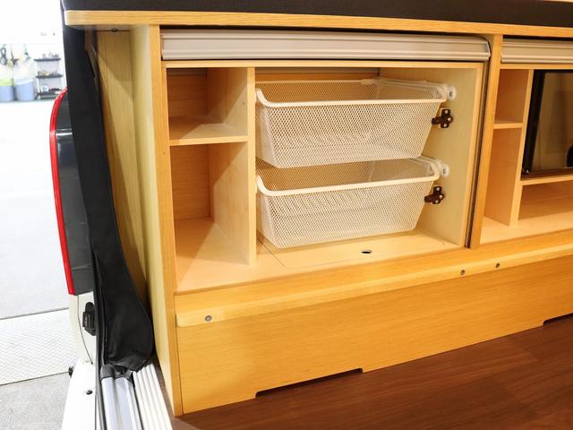 ハイエースバン 　キャンピング　バーデングランデ　４ＷＤ　ＦＦヒーター　家庭用ＡＣ　トリプルサブ　インバーター１５００Ｗ　エアロソーラー　ＭＡＸＦＡＮ　電子レンジ　縦型ＤＣ冷蔵庫　　社外前後ショックリアスタビ　グランデ（41枚目）