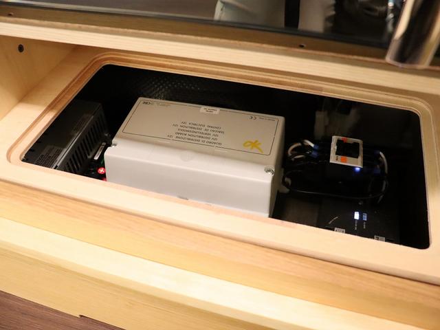 ハイエースバン 　キャンピング　バーデングランデ　４ＷＤ　ＦＦヒーター　家庭用ＡＣ　トリプルサブ　インバーター１５００Ｗ　エアロソーラー　ＭＡＸＦＡＮ　電子レンジ　縦型ＤＣ冷蔵庫　　社外前後ショックリアスタビ　グランデ（44枚目）