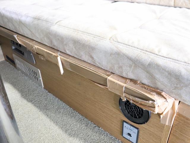 グランドハイエース  キャンピング ファイブスター 4WD ベバストFFヒーター ツインサブ インバーター1500W フレキソーラー DC冷蔵庫 19型TV フィルムアンテナ 2段ベッド サイドオーニング レンタアップ(6枚目)