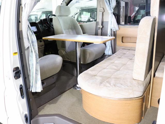 グランドハイエース  キャンピング ファイブスター 4WD ベバストFFヒーター ツインサブ インバーター1500W フレキソーラー DC冷蔵庫 19型TV フィルムアンテナ 2段ベッド サイドオーニング レンタアップ(9枚目)