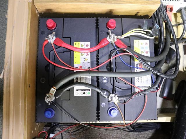 グランドハイエース  キャンピング ファイブスター 4WD ベバストFFヒーター ツインサブ インバーター1500W フレキソーラー DC冷蔵庫 19型TV フィルムアンテナ 2段ベッド サイドオーニング レンタアップ(16枚目)