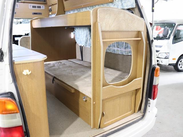 グランドハイエース  キャンピング ファイブスター 4WD ベバストFFヒーター ツインサブ インバーター1500W フレキソーラー DC冷蔵庫 19型TV フィルムアンテナ 2段ベッド サイドオーニング レンタアップ(26枚目)