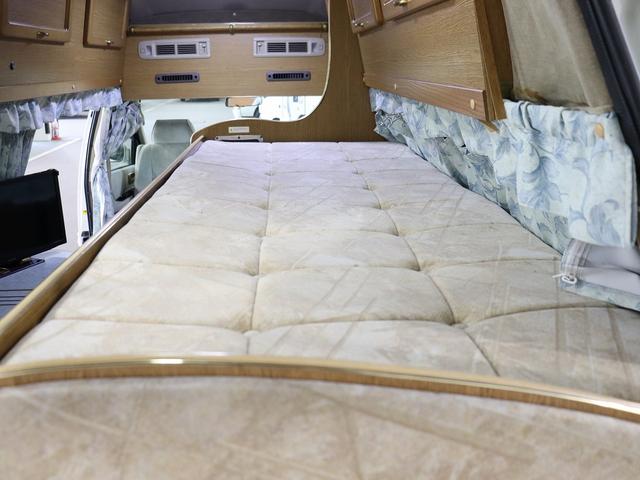 グランドハイエース  キャンピング ファイブスター 4WD ベバストFFヒーター ツインサブ インバーター1500W フレキソーラー DC冷蔵庫 19型TV フィルムアンテナ 2段ベッド サイドオーニング レンタアップ(32枚目)