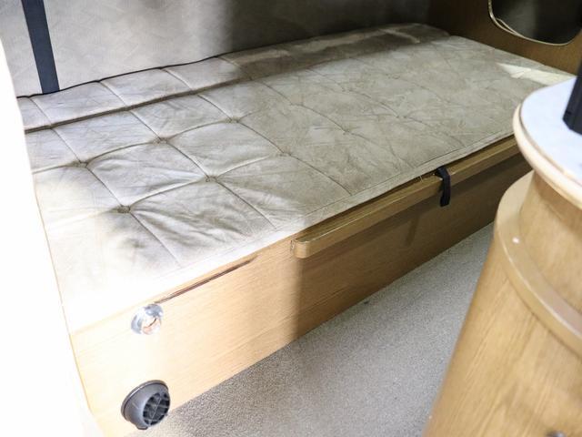 グランドハイエース  キャンピング ファイブスター 4WD ベバストFFヒーター ツインサブ インバーター1500W フレキソーラー DC冷蔵庫 19型TV フィルムアンテナ 2段ベッド サイドオーニング レンタアップ(33枚目)