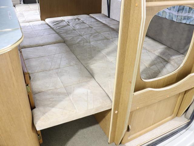 グランドハイエース  キャンピング ファイブスター 4WD ベバストFFヒーター ツインサブ インバーター1500W フレキソーラー DC冷蔵庫 19型TV フィルムアンテナ 2段ベッド サイドオーニング レンタアップ(37枚目)