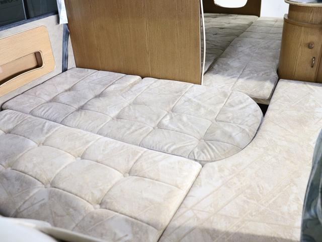 グランドハイエース  キャンピング ファイブスター 4WD ベバストFFヒーター ツインサブ インバーター1500W フレキソーラー DC冷蔵庫 19型TV フィルムアンテナ 2段ベッド サイドオーニング レンタアップ(38枚目)