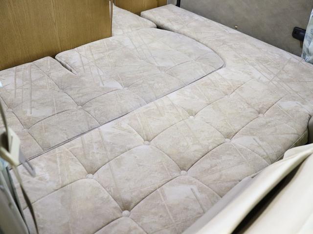 グランドハイエース  キャンピング ファイブスター 4WD ベバストFFヒーター ツインサブ インバーター1500W フレキソーラー DC冷蔵庫 19型TV フィルムアンテナ 2段ベッド サイドオーニング レンタアップ(39枚目)