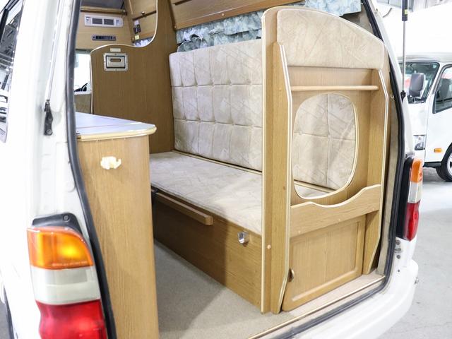グランドハイエース  キャンピング ファイブスター 4WD ベバストFFヒーター ツインサブ インバーター1500W フレキソーラー DC冷蔵庫 19型TV フィルムアンテナ 2段ベッド サイドオーニング レンタアップ(40枚目)