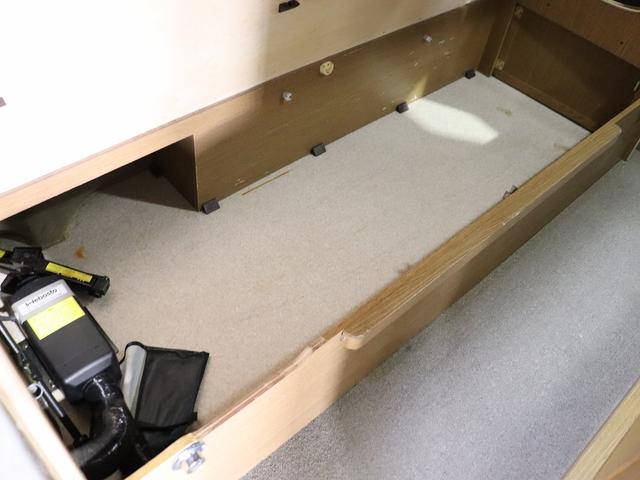 グランドハイエース  キャンピング ファイブスター 4WD ベバストFFヒーター ツインサブ インバーター1500W フレキソーラー DC冷蔵庫 19型TV フィルムアンテナ 2段ベッド サイドオーニング レンタアップ(44枚目)