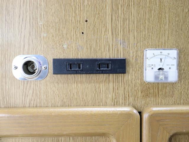 グランドハイエース  キャンピング ファイブスター 4WD ベバストFFヒーター ツインサブ インバーター1500W フレキソーラー DC冷蔵庫 19型TV フィルムアンテナ 2段ベッド サイドオーニング レンタアップ(51枚目)