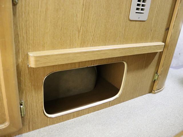 グランドハイエース  キャンピング ファイブスター 4WD ベバストFFヒーター ツインサブ インバーター1500W フレキソーラー DC冷蔵庫 19型TV フィルムアンテナ 2段ベッド サイドオーニング レンタアップ(54枚目)