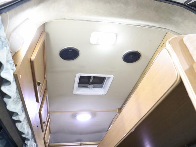 グランドハイエース  キャンピング ファイブスター 4WD ベバストFFヒーター ツインサブ インバーター1500W フレキソーラー DC冷蔵庫 19型TV フィルムアンテナ 2段ベッド サイドオーニング レンタアップ(61枚目)