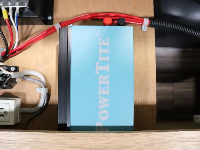 ハイエースワゴン キャンピング パスワゴン 4WD ベバストFFヒーター DCポータブル冷蔵庫 ツインサブバッテリー インバーター125W 19型TV 走行充電 排水ポリタンク10L 前後ドラレコ 社外エンスタ(25枚目)