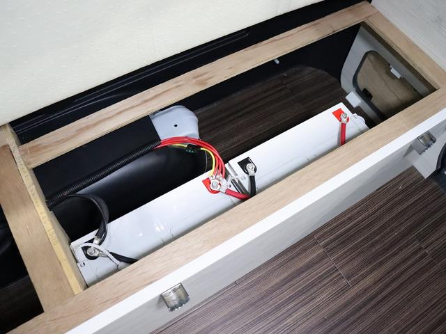 ハイエースワゴン キャンピング パスワゴン 4WD ベバストFFヒーター DCポータブル冷蔵庫 ツインサブバッテリー インバーター125W 19型TV 走行充電 排水ポリタンク10L 前後ドラレコ 社外エンスタ(27枚目)