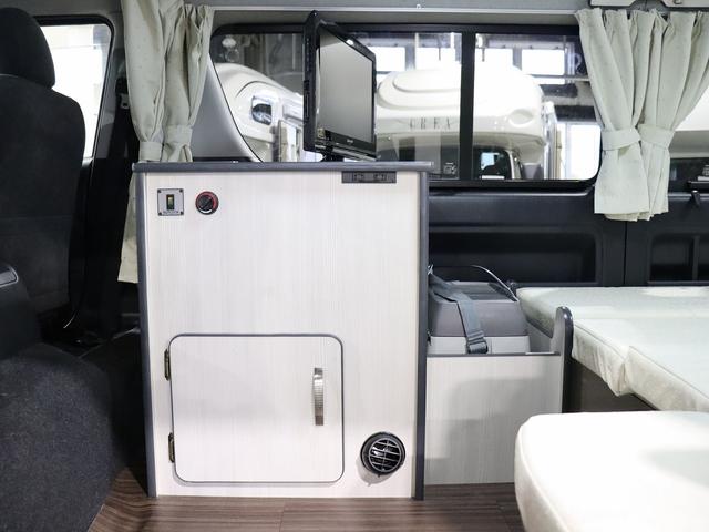 ハイエースワゴン キャンピング パスワゴン 4WD ベバストFFヒーター DCポータブル冷蔵庫 ツインサブバッテリー インバーター125W 19型TV 走行充電 排水ポリタンク10L 前後ドラレコ 社外エンスタ(43枚目)