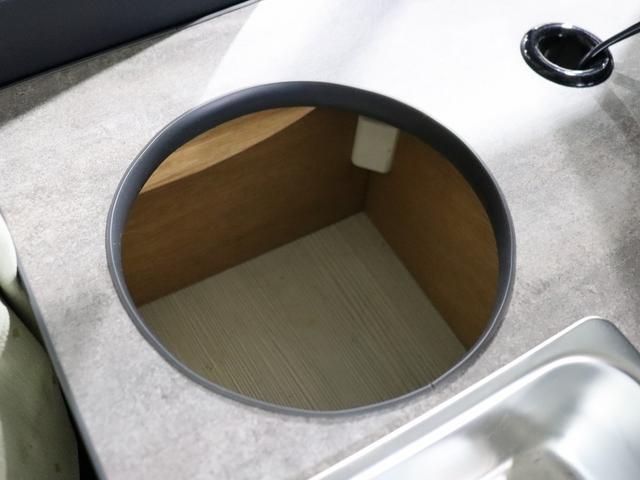 ハイエースワゴン キャンピング パスワゴン 4WD ベバストFFヒーター DCポータブル冷蔵庫 ツインサブバッテリー インバーター125W 19型TV 走行充電 排水ポリタンク10L 前後ドラレコ 社外エンスタ(50枚目)