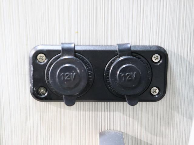 ハイエースワゴン キャンピング パスワゴン 4WD ベバストFFヒーター DCポータブル冷蔵庫 ツインサブバッテリー インバーター125W 19型TV 走行充電 排水ポリタンク10L 前後ドラレコ 社外エンスタ(53枚目)
