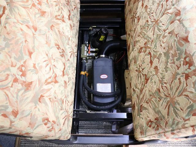 カムロード キャンピング グランド大地 4WD ベバストFFヒーター 家庭用エアコン サブバッテリー DC冷蔵庫 電子レンジ インバーター1500W MAXFAN ガゼルアンテナ Sオーニング 前後社外ショック(7枚目)