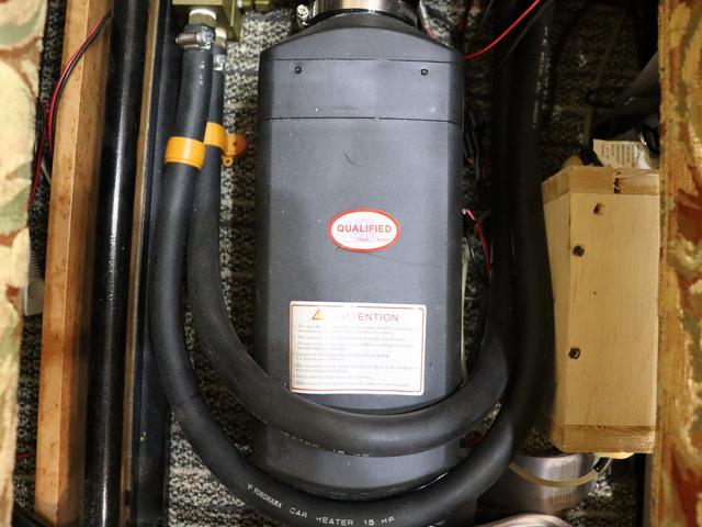 カムロード キャンピング グランド大地 4WD ベバストFFヒーター 家庭用エアコン サブバッテリー DC冷蔵庫 電子レンジ インバーター1500W MAXFAN ガゼルアンテナ Sオーニング 前後社外ショック(8枚目)