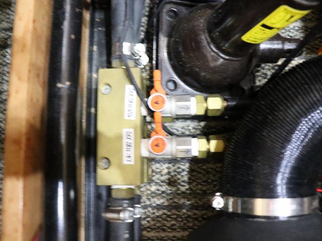 カムロード キャンピング グランド大地 4WD ベバストFFヒーター 家庭用エアコン サブバッテリー DC冷蔵庫 電子レンジ インバーター1500W MAXFAN ガゼルアンテナ Sオーニング 前後社外ショック(9枚目)