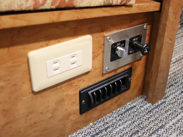 カムロード キャンピング グランド大地 4WD ベバストFFヒーター 家庭用エアコン サブバッテリー DC冷蔵庫 電子レンジ インバーター1500W MAXFAN ガゼルアンテナ Sオーニング 前後社外ショック(12枚目)