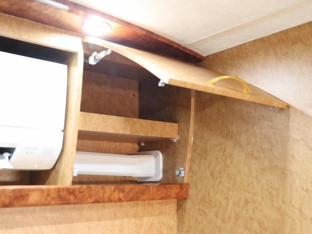 カムロード キャンピング グランド大地 4WD ベバストFFヒーター 家庭用エアコン サブバッテリー DC冷蔵庫 電子レンジ インバーター1500W MAXFAN ガゼルアンテナ Sオーニング 前後社外ショック(16枚目)