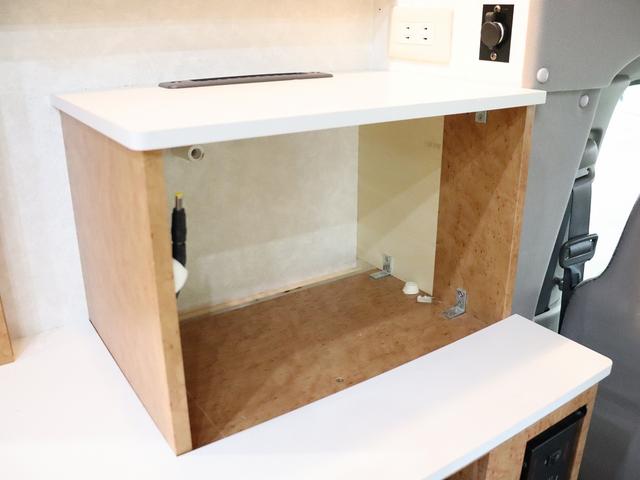 カムロード キャンピング グランド大地 4WD ベバストFFヒーター 家庭用エアコン サブバッテリー DC冷蔵庫 電子レンジ インバーター1500W MAXFAN ガゼルアンテナ Sオーニング 前後社外ショック(21枚目)