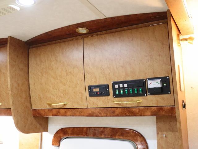 カムロード キャンピング グランド大地 4WD ベバストFFヒーター 家庭用エアコン サブバッテリー DC冷蔵庫 電子レンジ インバーター1500W MAXFAN ガゼルアンテナ Sオーニング 前後社外ショック(37枚目)