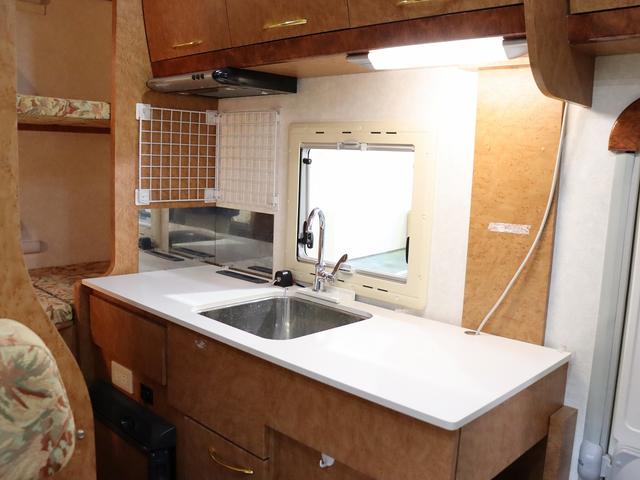 カムロード キャンピング グランド大地 4WD ベバストFFヒーター 家庭用エアコン サブバッテリー DC冷蔵庫 電子レンジ インバーター1500W MAXFAN ガゼルアンテナ Sオーニング 前後社外ショック(40枚目)