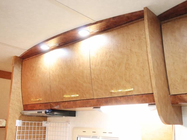 カムロード キャンピング グランド大地 4WD ベバストFFヒーター 家庭用エアコン サブバッテリー DC冷蔵庫 電子レンジ インバーター1500W MAXFAN ガゼルアンテナ Sオーニング 前後社外ショック(41枚目)