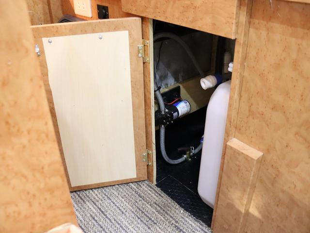 カムロード キャンピング グランド大地 4WD ベバストFFヒーター 家庭用エアコン サブバッテリー DC冷蔵庫 電子レンジ インバーター1500W MAXFAN ガゼルアンテナ Sオーニング 前後社外ショック(43枚目)