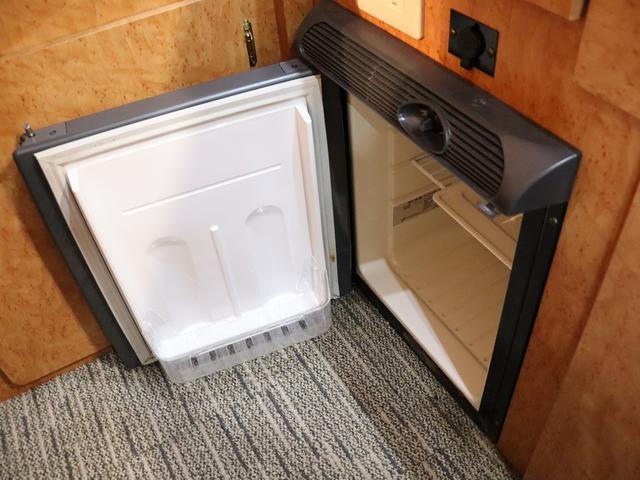 カムロード キャンピング グランド大地 4WD ベバストFFヒーター 家庭用エアコン サブバッテリー DC冷蔵庫 電子レンジ インバーター1500W MAXFAN ガゼルアンテナ Sオーニング 前後社外ショック(45枚目)