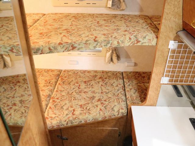 カムロード キャンピング グランド大地 4WD ベバストFFヒーター 家庭用エアコン サブバッテリー DC冷蔵庫 電子レンジ インバーター1500W MAXFAN ガゼルアンテナ Sオーニング 前後社外ショック(50枚目)