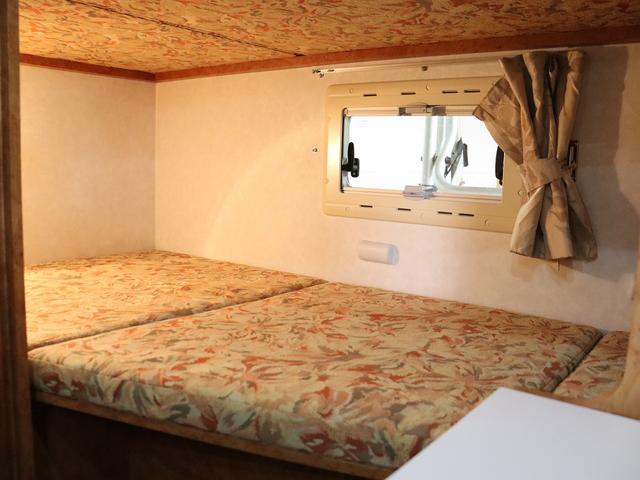 カムロード キャンピング グランド大地 4WD ベバストFFヒーター 家庭用エアコン サブバッテリー DC冷蔵庫 電子レンジ インバーター1500W MAXFAN ガゼルアンテナ Sオーニング 前後社外ショック(52枚目)