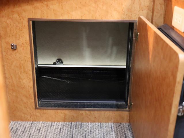 カムロード キャンピング グランド大地 4WD ベバストFFヒーター 家庭用エアコン サブバッテリー DC冷蔵庫 電子レンジ インバーター1500W MAXFAN ガゼルアンテナ Sオーニング 前後社外ショック(54枚目)